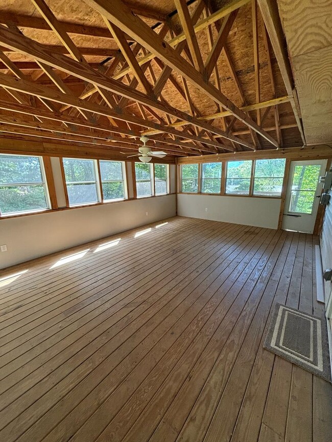 Building Photo - 4 bedroom 2 bath house available for a 6 m...