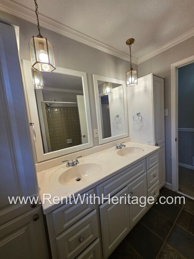 Building Photo - WOW! Fantastic 4Bedroom/ 2 Bath Ranch With All The Upgrades / Great Location / Popular Alexander ...