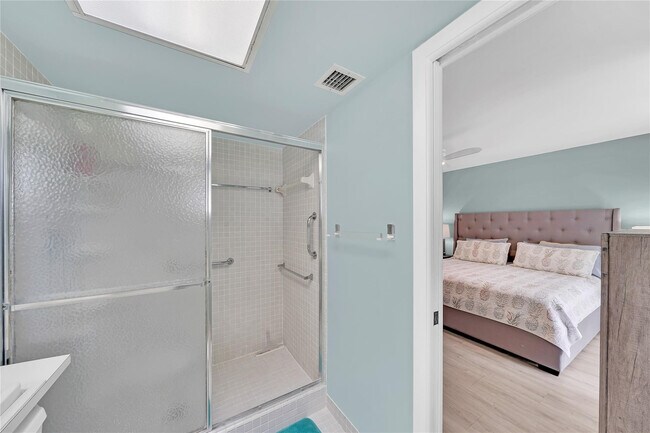 Building Photo - 5250 Las Verdes Cir