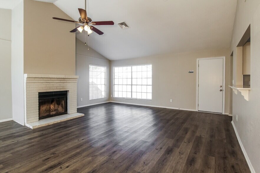 Building Photo - 6529 N 74th Dr