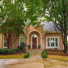 Building Photo - 1120 Shades Crest Rd