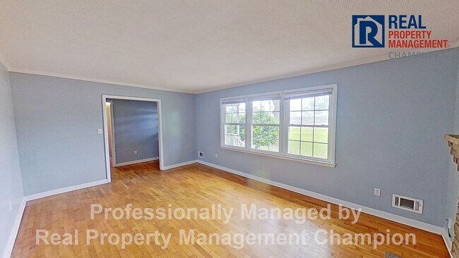 Building Photo - All Brick Ranch in the Heart of Hampstead