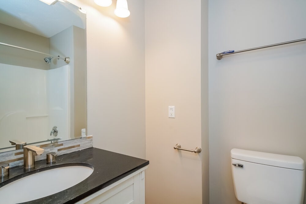 Building Photo - 40 Crestview Dr