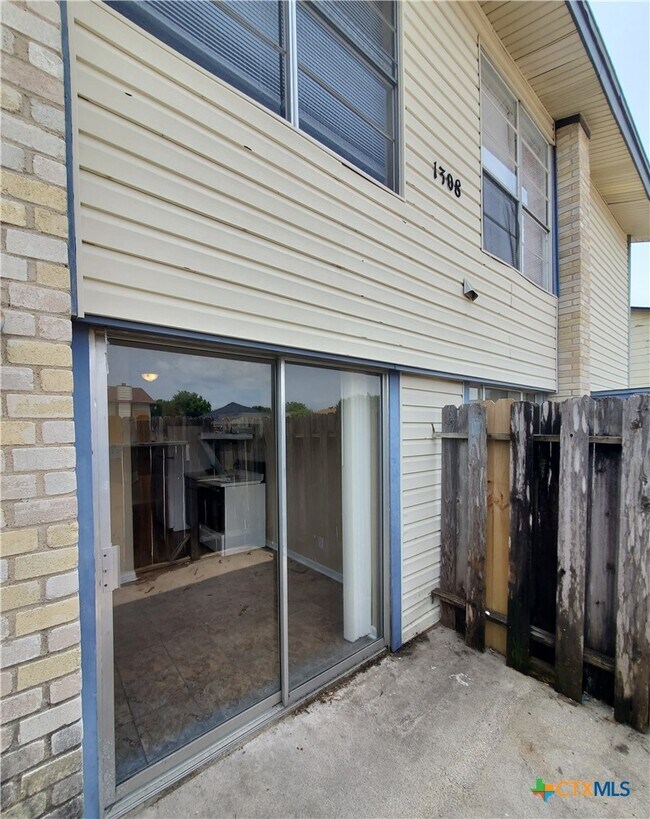 Building Photo - 1308 Covey Ln