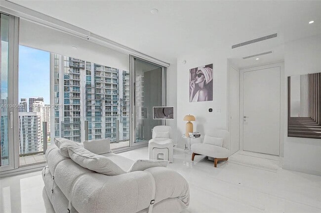 Building Photo - 300 Biscayne Blvd Way