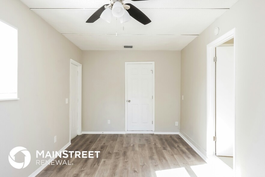 Building Photo - 913 Redwood Ct