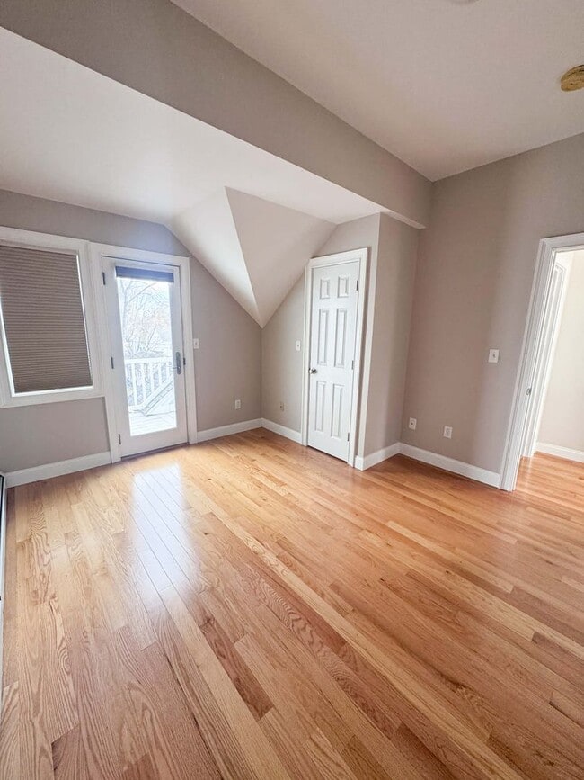 Building Photo - Luxury long term rental in the Heart of Brunswick