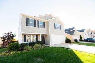 Building Photo - Beautifully 4-bedroom, 2.5-bathroom spacio...