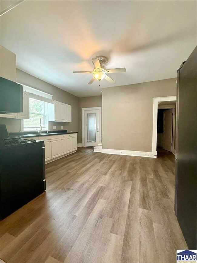 Building Photo - Renovated 3-Bedroom Home Steps from the 12...