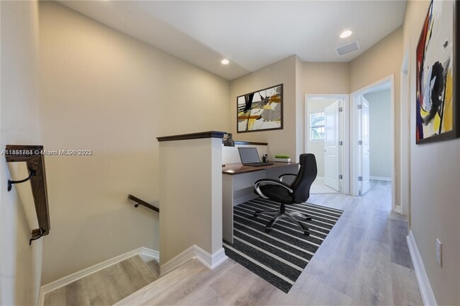 Building Photo - 925 Banyan Dr