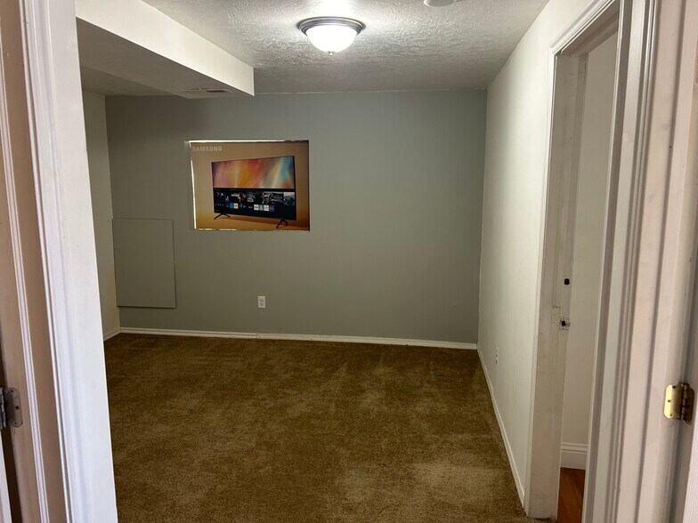 Building Photo - 5156 W Highwood Dr