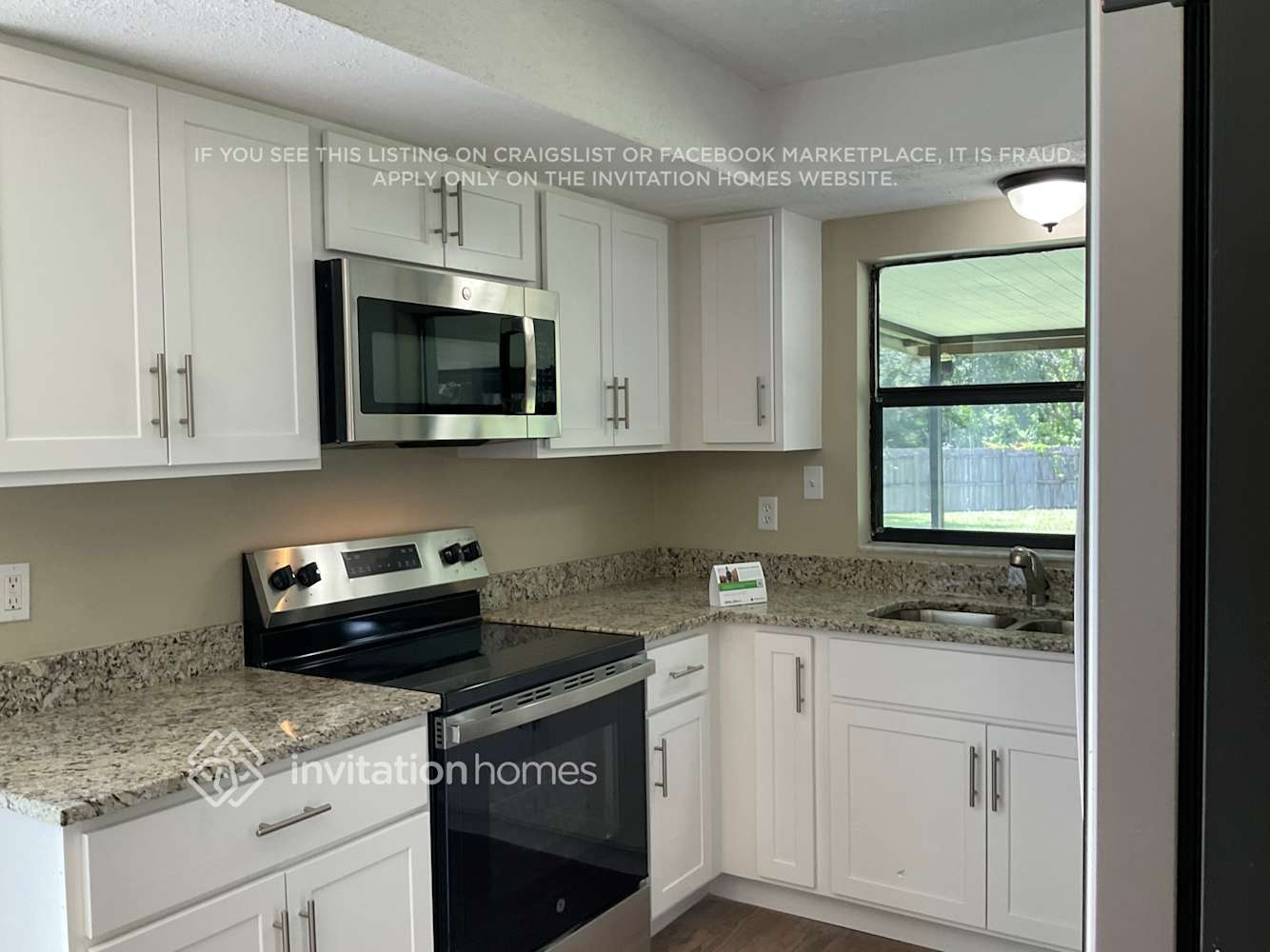 Building Photo - 15642 Bear Creek Dr
