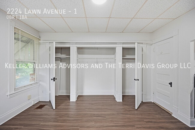 Building Photo - 2224 Lawn Ave