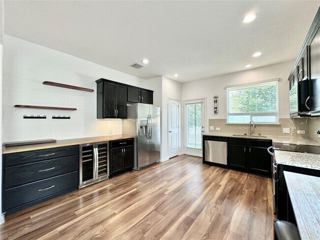 Building Photo - 1701 Logan Dr