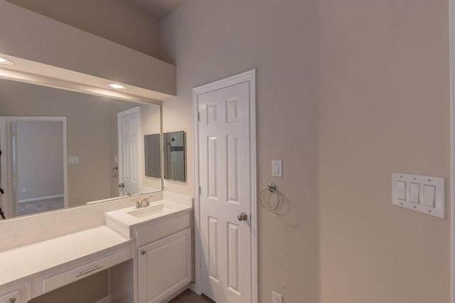 Building Photo - 2034 Westbury Ln