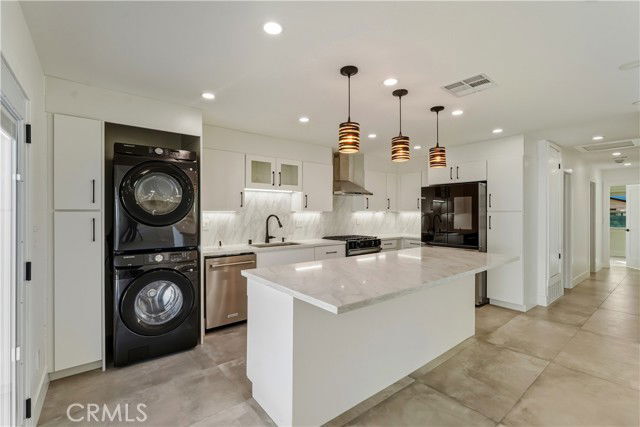 Building Photo - 22255 Wyandotte St