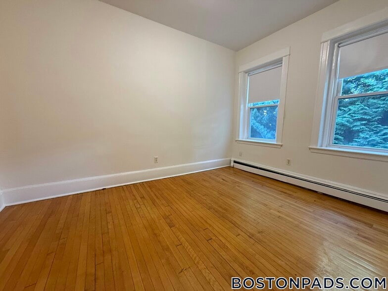 Building Photo - 17 Fairbanks St