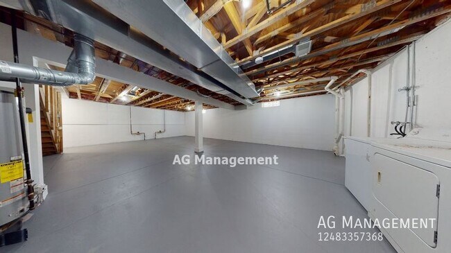 Building Photo - 18530 E 14 Mile Rd #1 - Gorgeous 2Bed/1Bat...