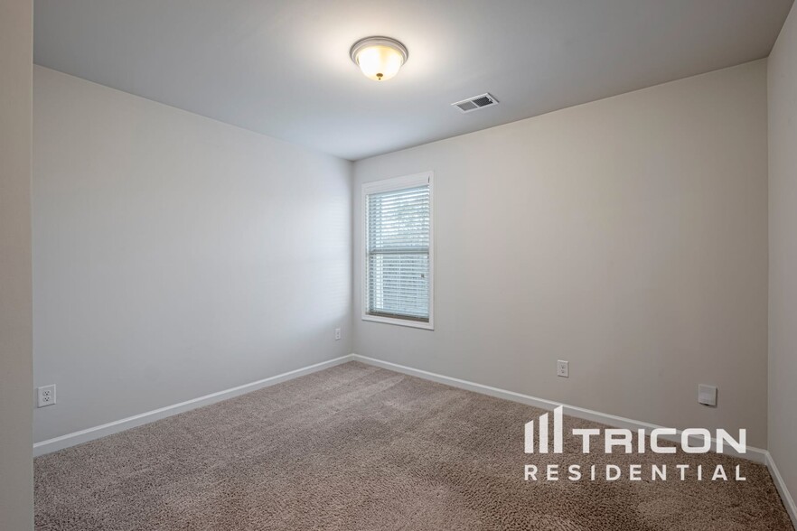 Building Photo - 1492 Silver Charm Ln