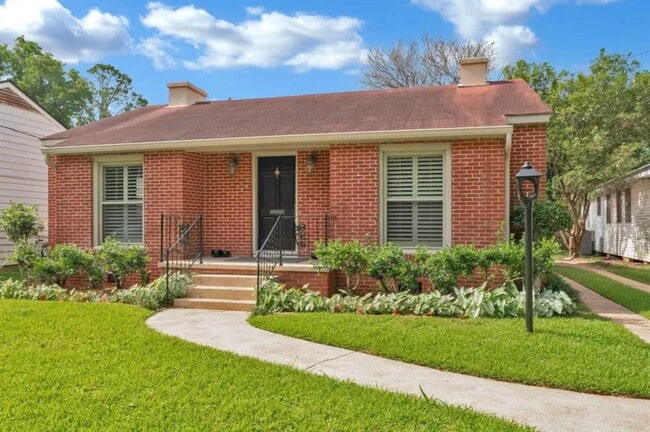 Building Photo - Albany Avenue