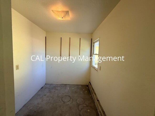 Building Photo - 3 Bed/2 Bath Single Level Home!