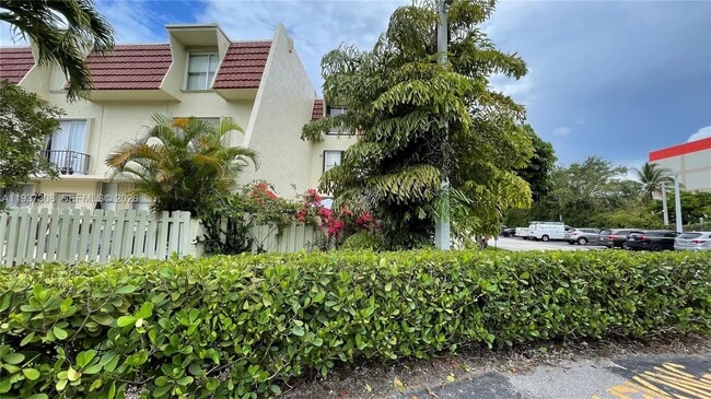 Building Photo - 1651 NE 115th St