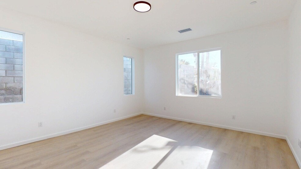 Building Photo - 9850 Mesquite Ave