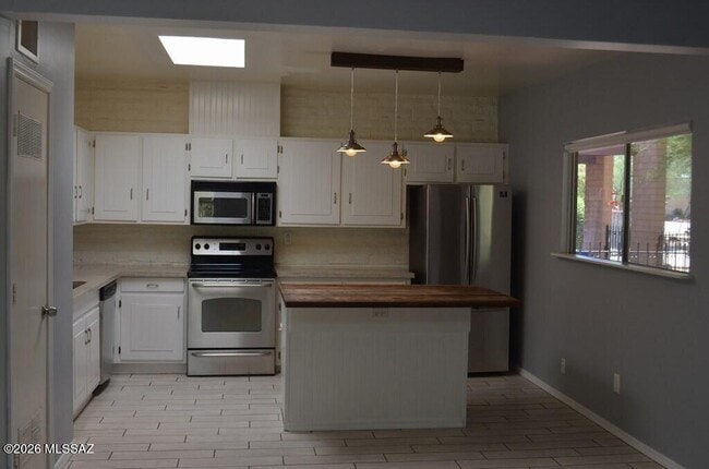 Building Photo - 9159 E Broadway Blvd