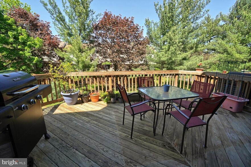 Building Photo - 6212 Adelay Ct W