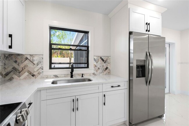 Building Photo - 8014 W Comanche Ave