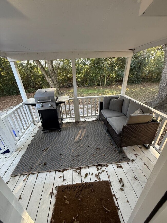 Building Photo - Furnished 2 BR 2 bath