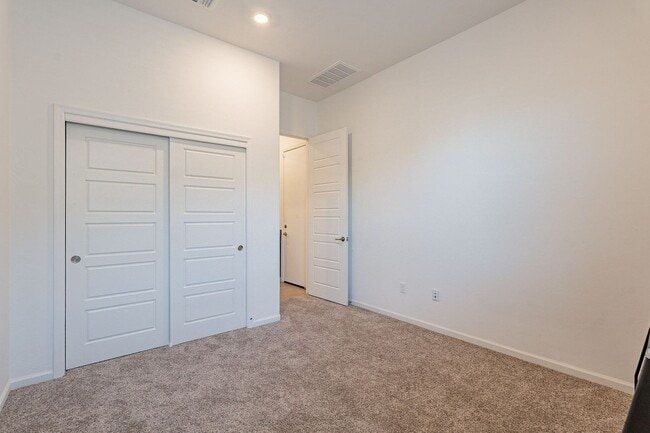 Building Photo - 12442 N Appling Ave