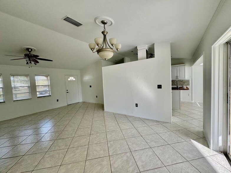 Building Photo - 2306 NE 5th Terrace