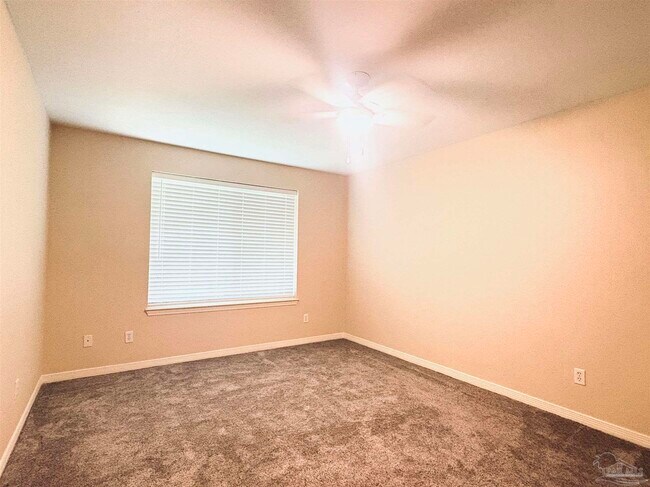 Building Photo - 10621 Creek Ridge Dr