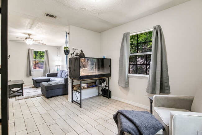 Building Photo - Move-in ready 3-bedroom, 1-bath cottage