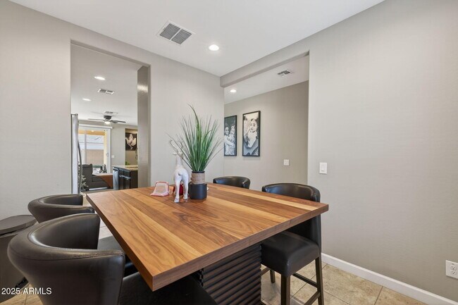 Building Photo - 8269 W Rushmore Way