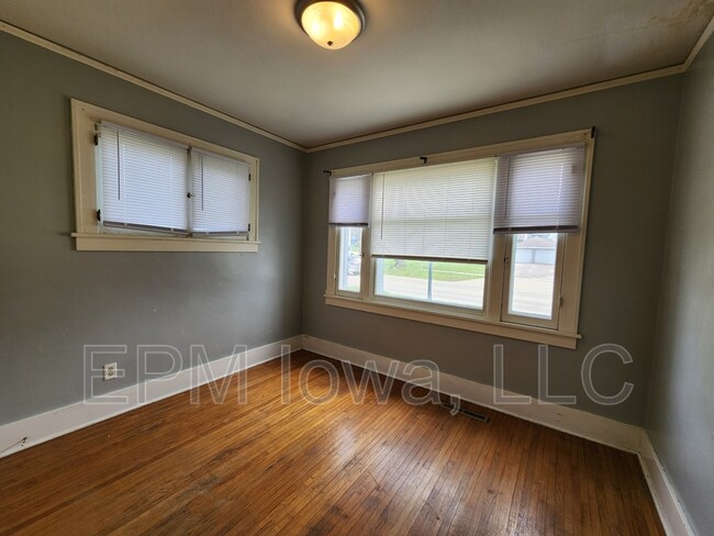 Building Photo - 507 3rd Ave SE
