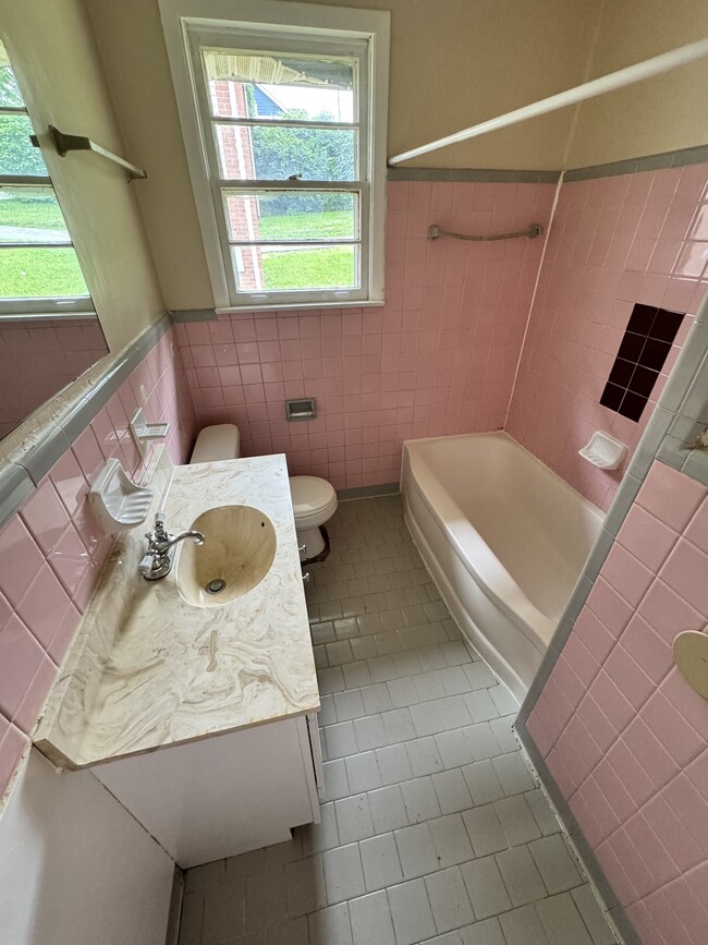 Bathroom - 952 Strouse Ave