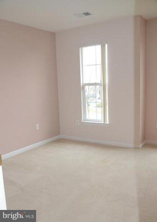 Building Photo - 21323 Village Green Cir