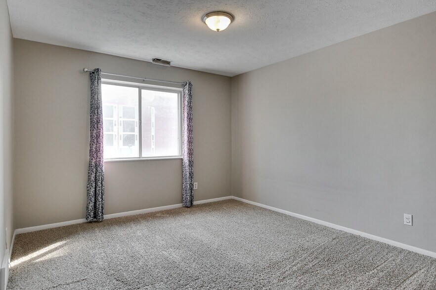 Building Photo - 500 S 37th St