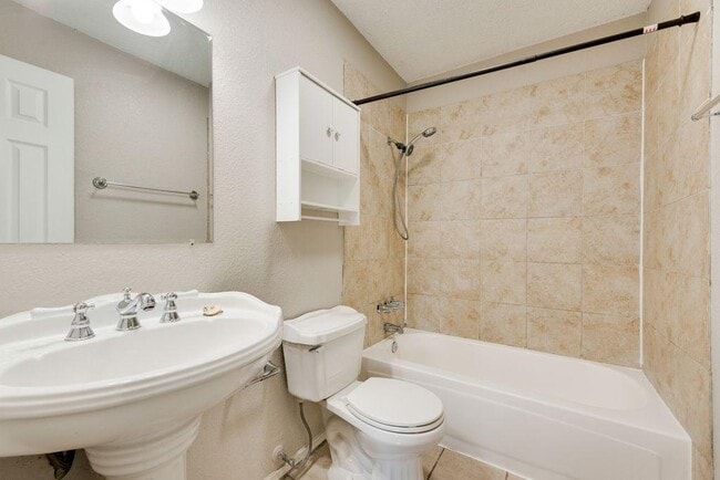 Building Photo - 512 Thomas Trail