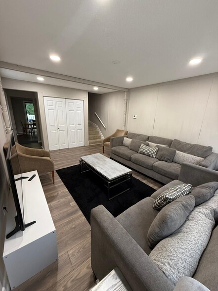 Building Photo - 2823 Chablis Cir