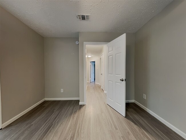 Building Photo - 12219 Lennox Gardens Dr