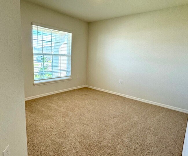 Building Photo - 4 Bedroom 2 Bathroom House for Rent in Ast...