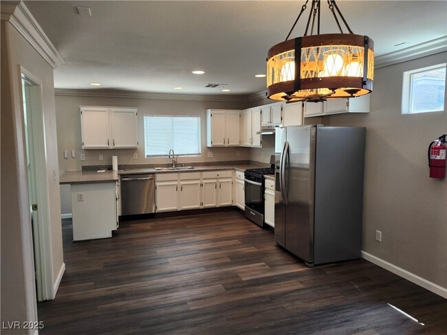 Building Photo - 5165 Paradise Skies Ave