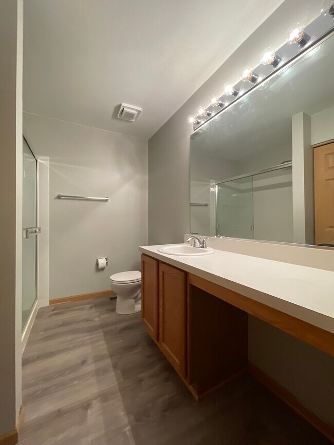 Building Photo - 1207 Brookdale Dr