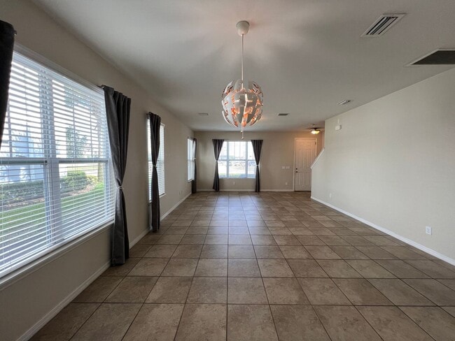 Building Photo - Beautiful Townhouse at Windermere availabl...