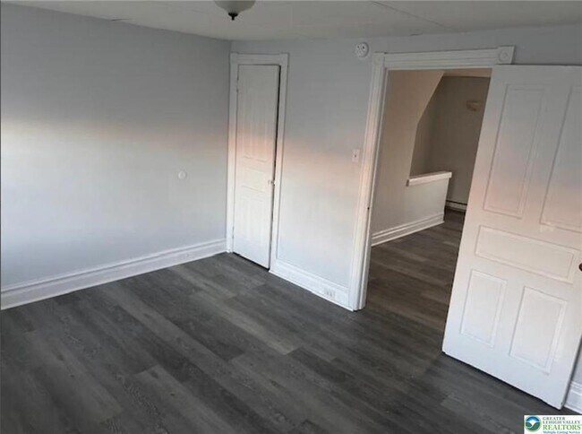 Building Photo - 322 N Franklin St