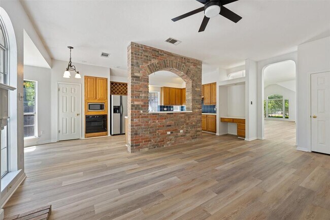 Building Photo - 11032 Crossland Dr