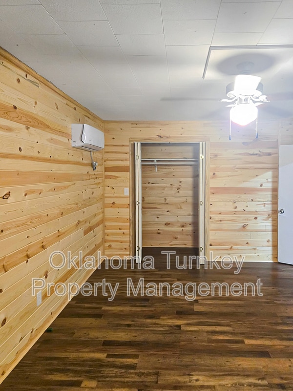 Building Photo - 118 N Taft Ave